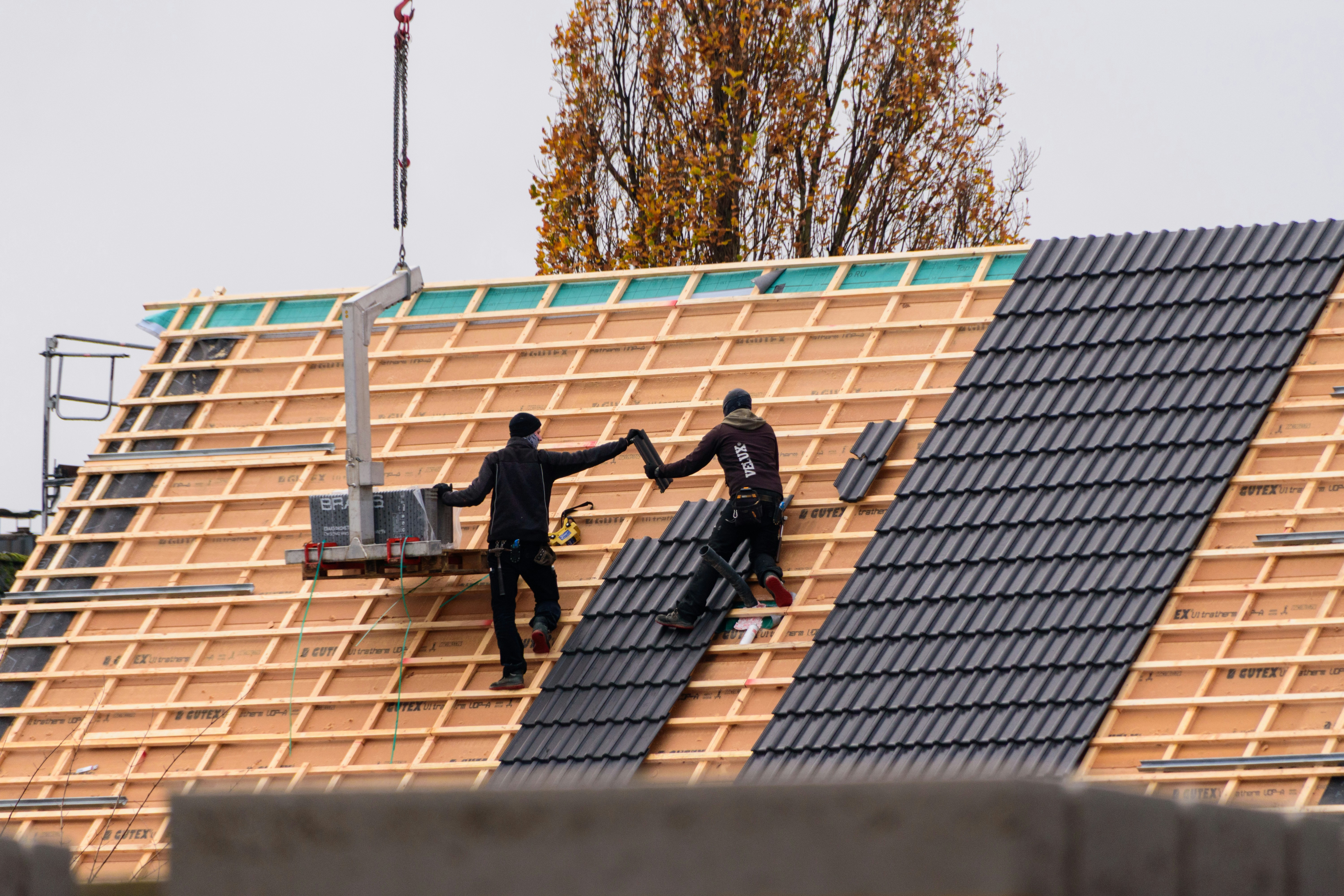 KOI Build Co roofing experts