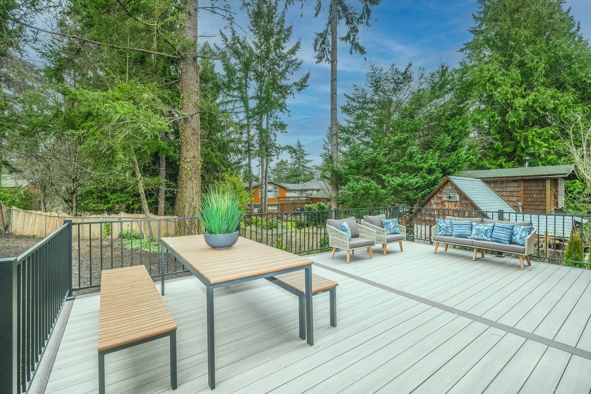 KOI Build Co deck and patio experts